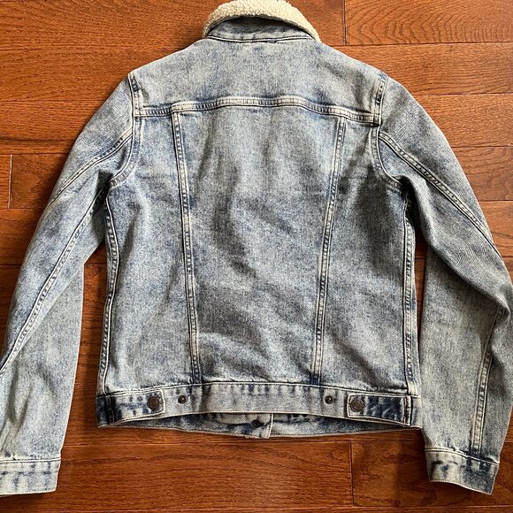 GAP Women's Small Light-Wash Jean Jacket with Sherpa Collar - Picture 2 of 6